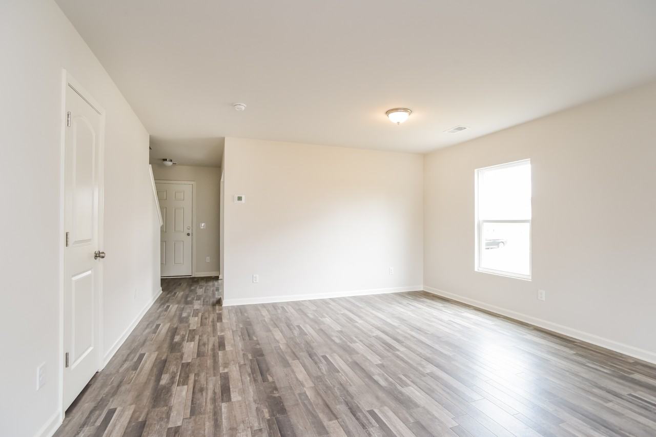 4027 Lake Russell Dr - Photo 5 of 17