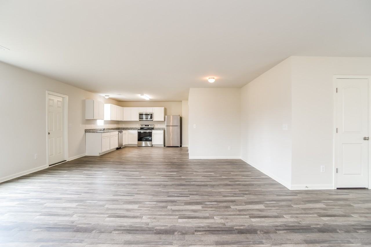 4027 Lake Russell Dr - Photo 6 of 17