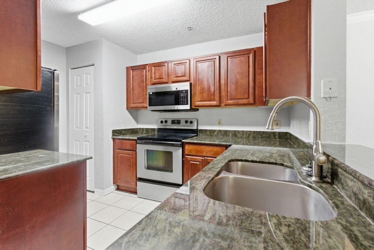 4240 Summer Landing Dr ##106 - Photo 7 of 22