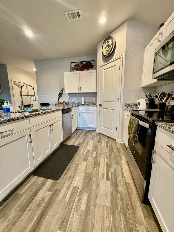 302 Del Monte Dr - Photo 3 of 30