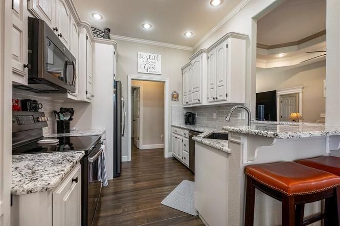 701 Drake St - Photo 4 of 14