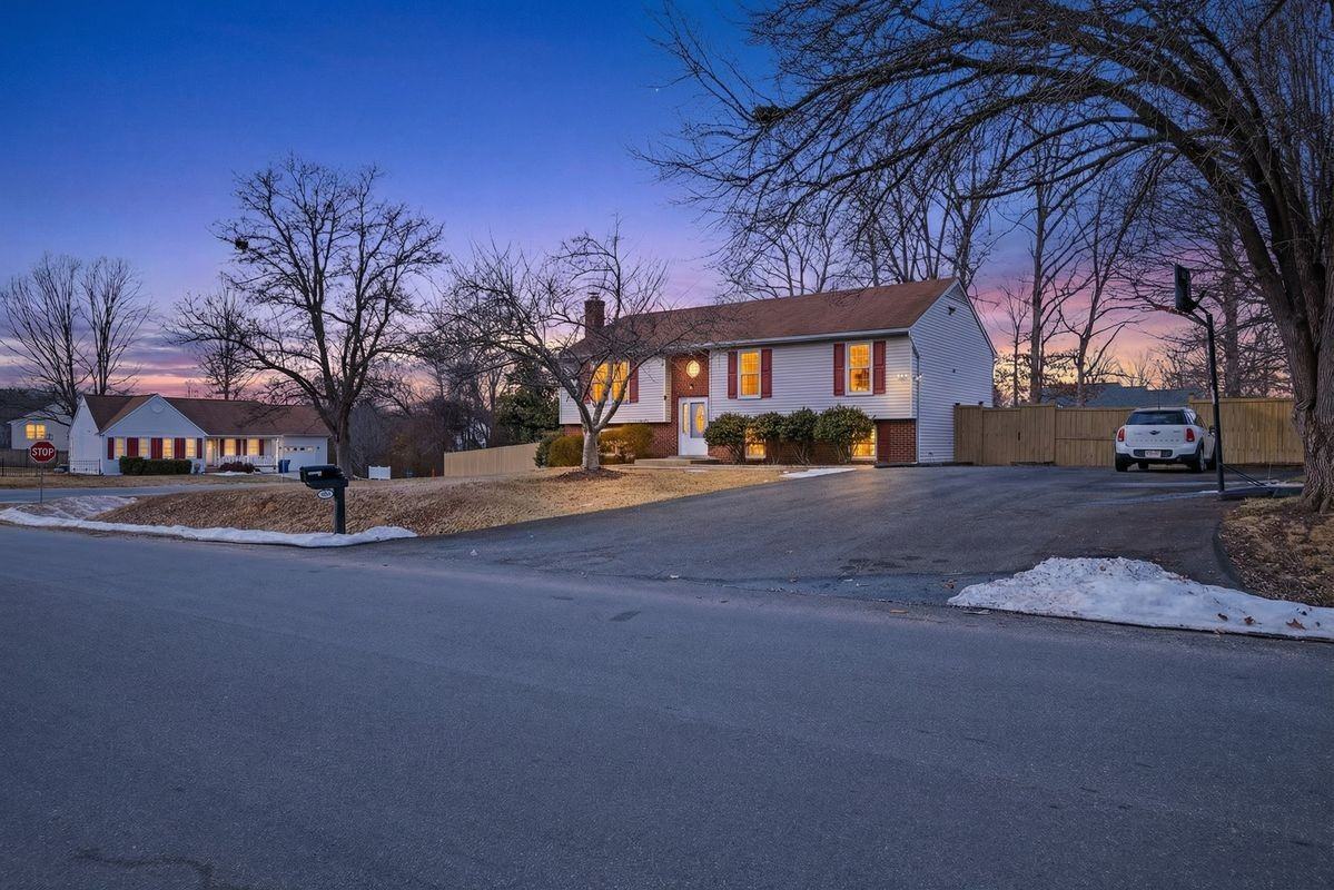 136 Stevens Dr - Photo 4 of 41