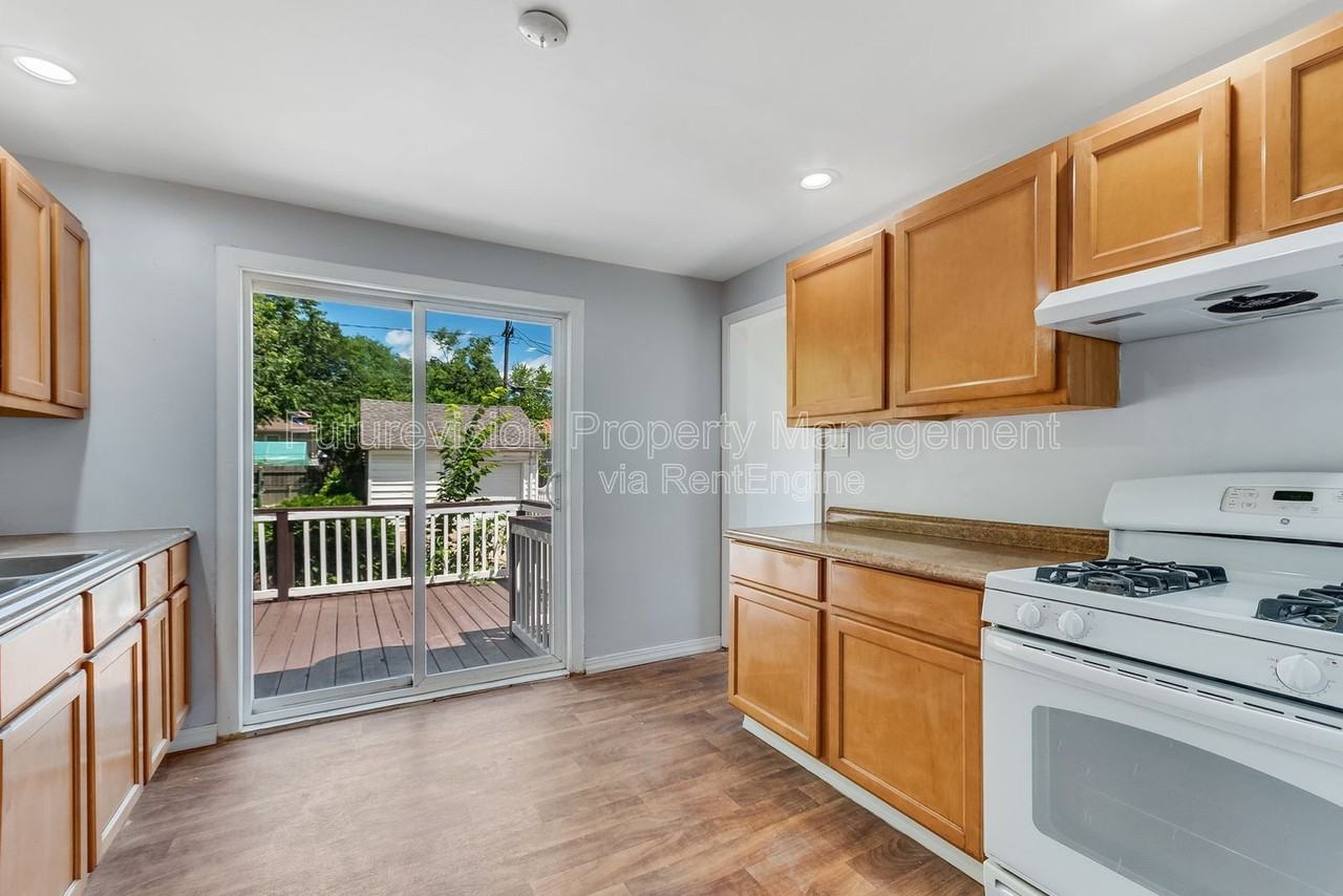 1703 Glenwood Ave - Photo 4 of 15