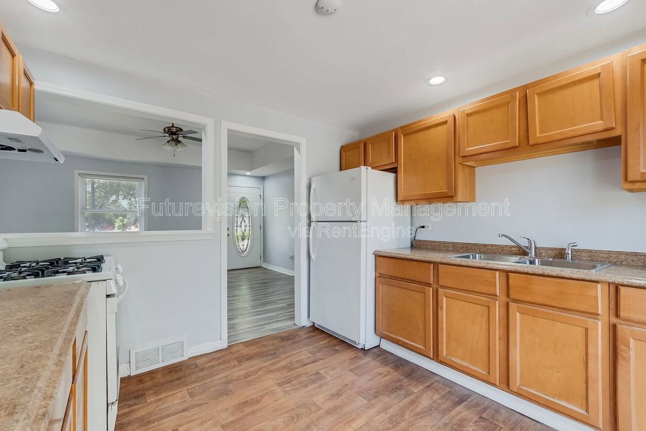 1703 Glenwood Ave - Photo 5 of 15