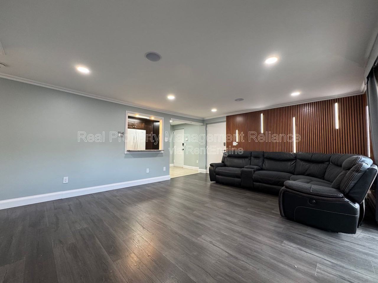 50 Colonial Dr #8 - Photo 4 of 14