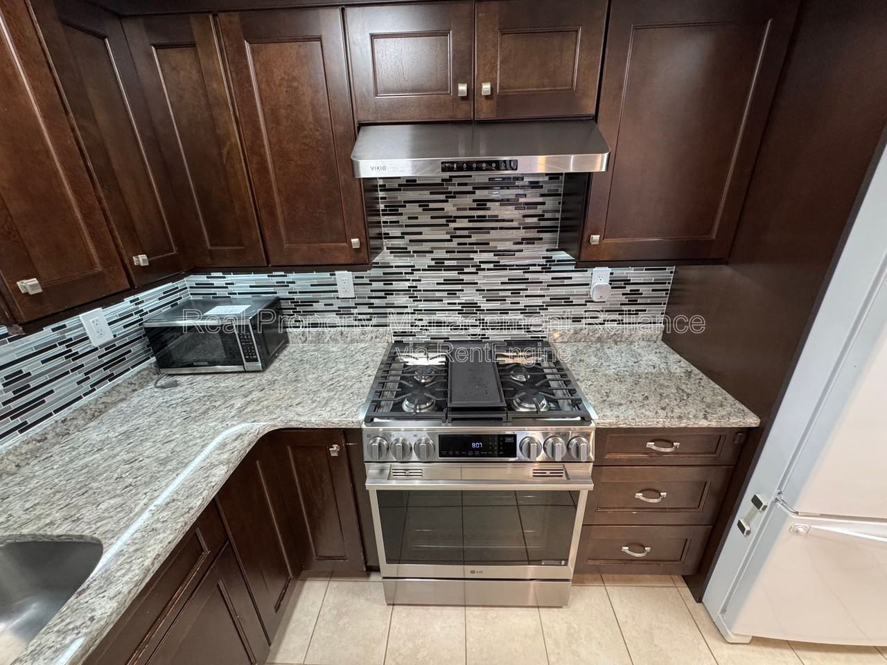 50 Colonial Dr #8 - Photo 5 of 14