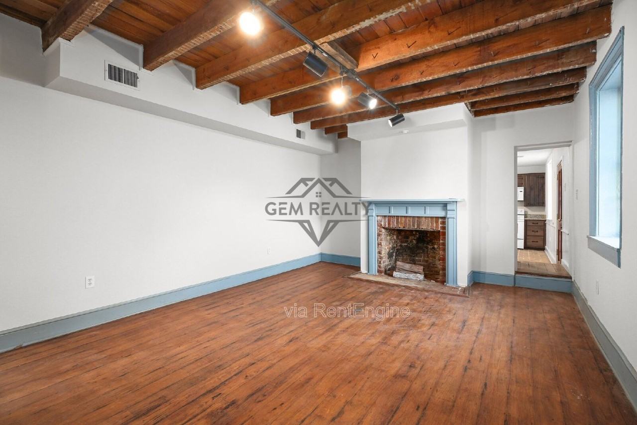 710 Caroline St #D - Photo 5 of 19