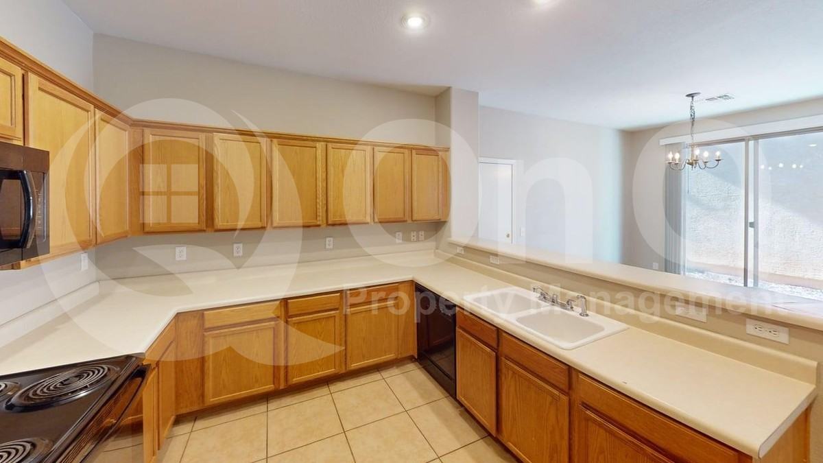 3915 E Kent Ave - Photo 4 of 29