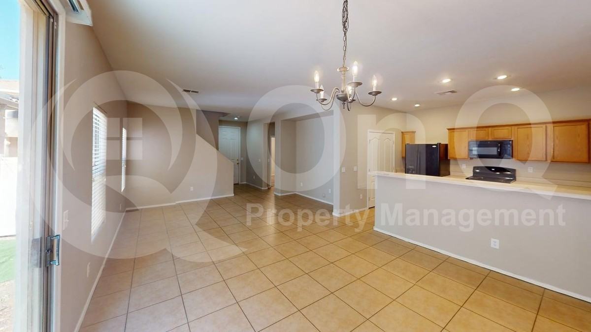 3915 E Kent Ave - Photo 5 of 29