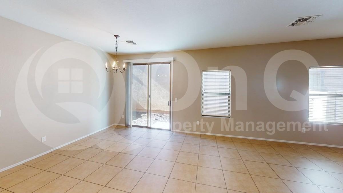 3915 E Kent Ave - Photo 6 of 29