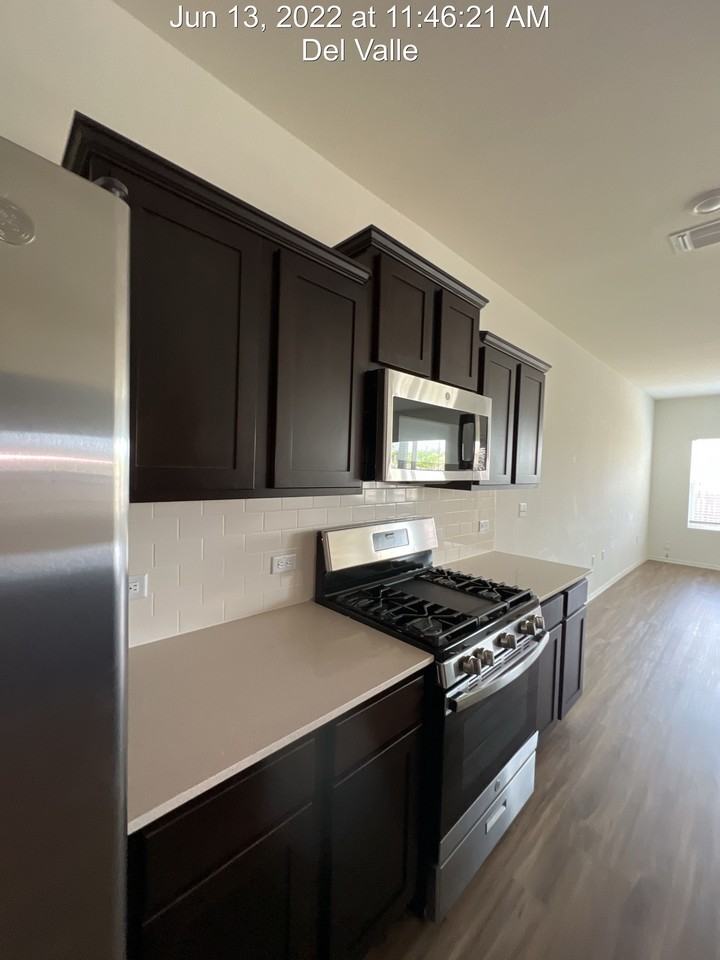 15209 Spruce Frost Cv #B - Photo 4 of 27