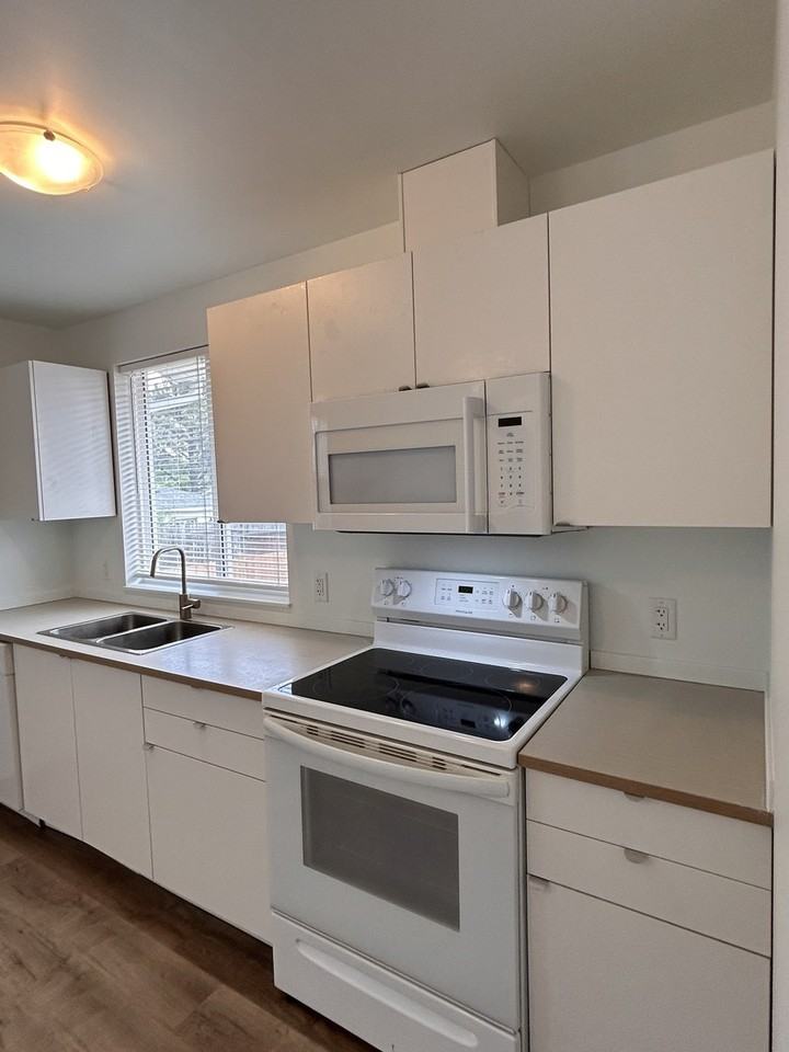 11213 51 St Nw - Photo 4 of 42