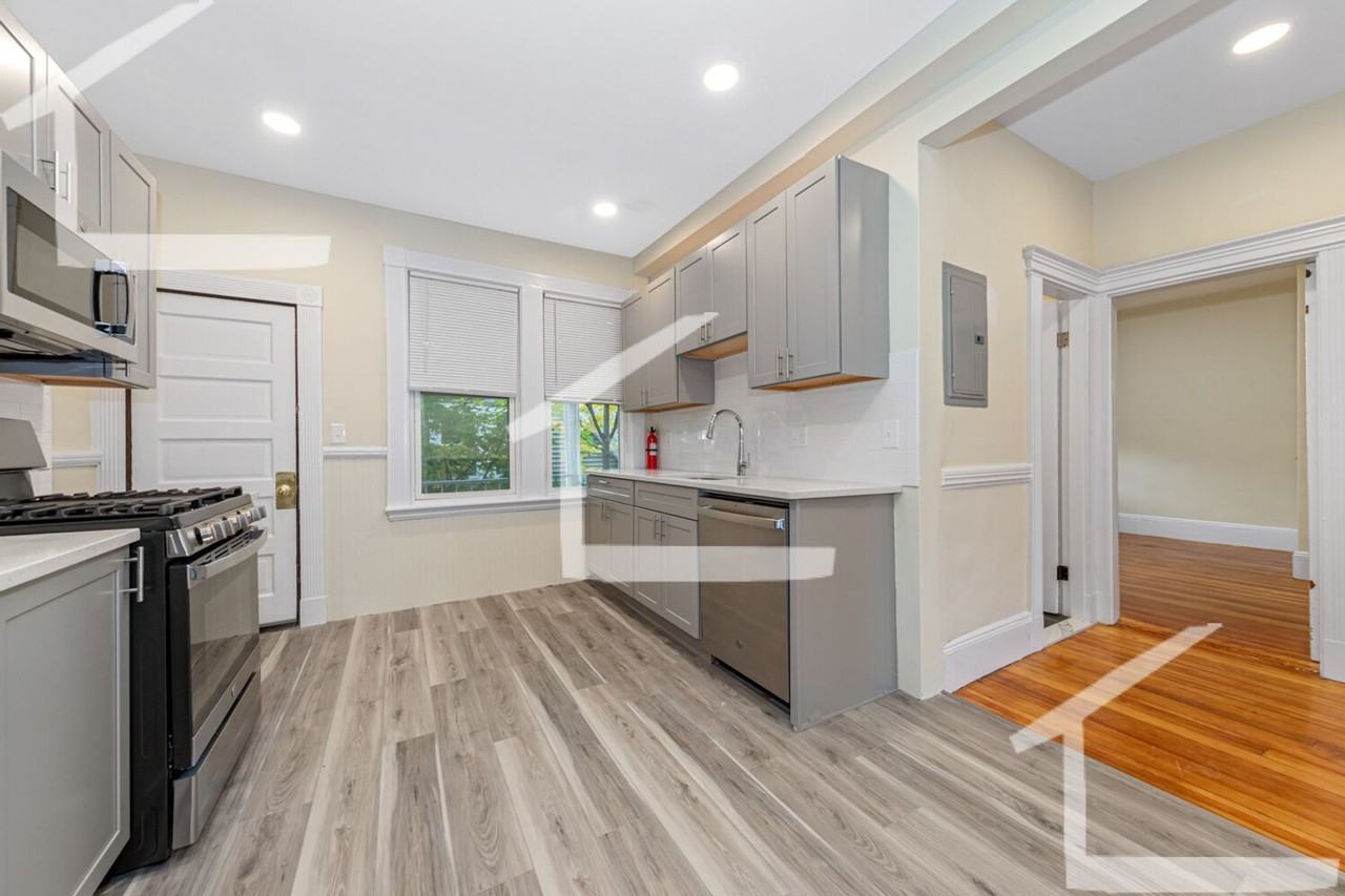 3 Brackett St - Photo 5 of 18