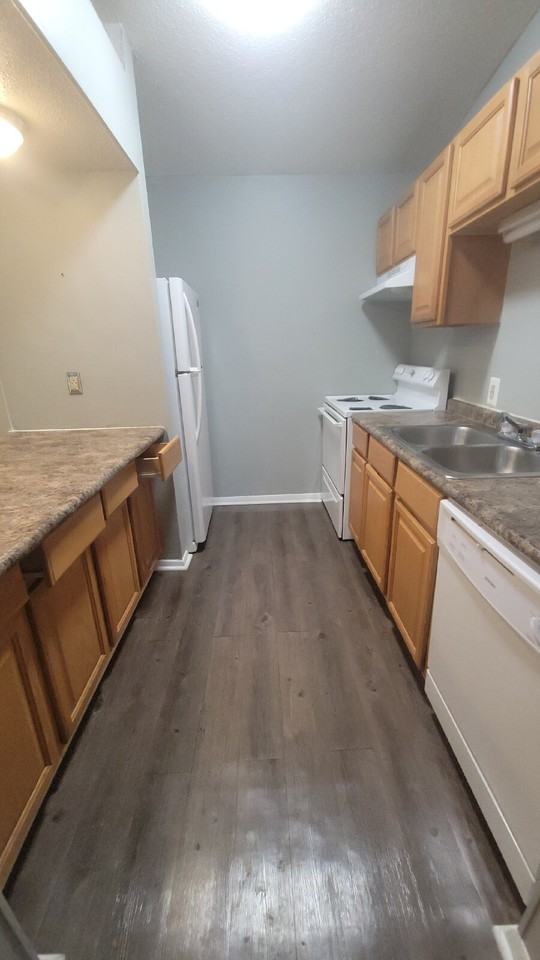 900 Candlewood Dr Nw Apt D - Photo 5 of 10