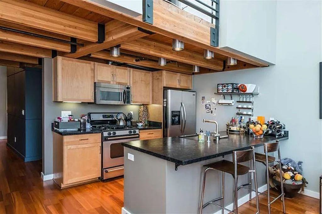 380 10th St - Photo 2 of 13