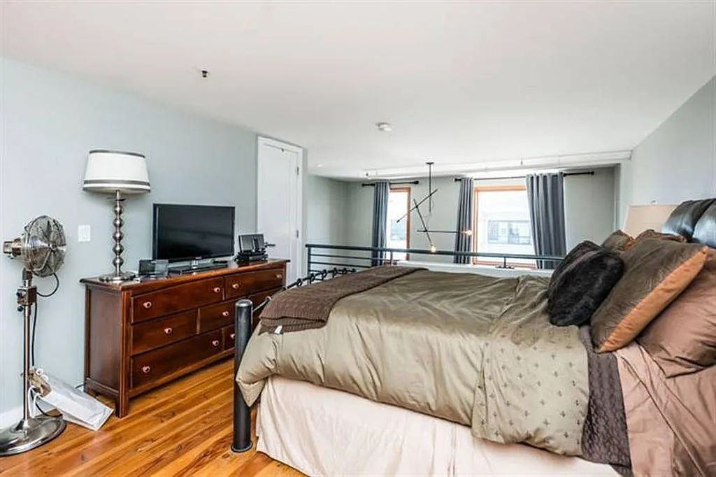 380 10th St - Photo 3 of 13