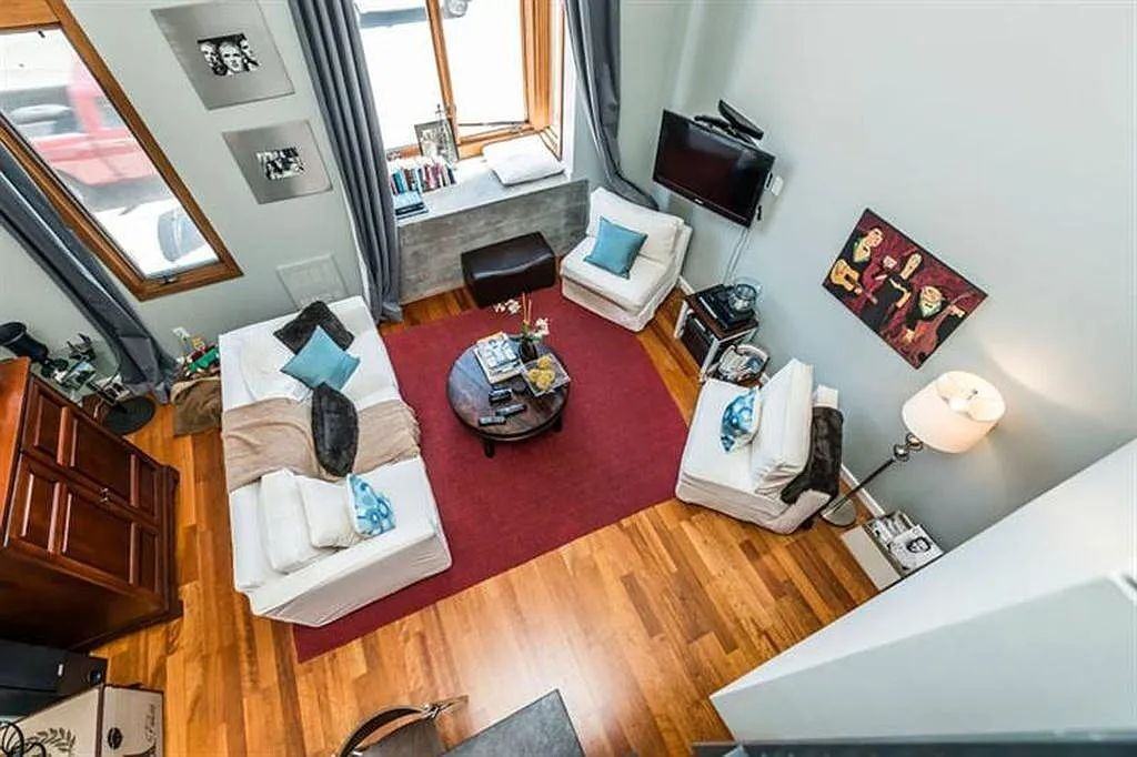 380 10th St - Photo 4 of 13
