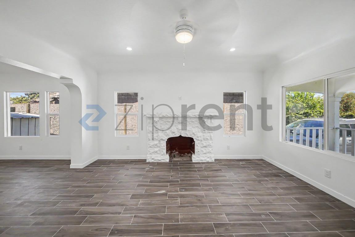 201 E 66th St - Photo 6 of 22
