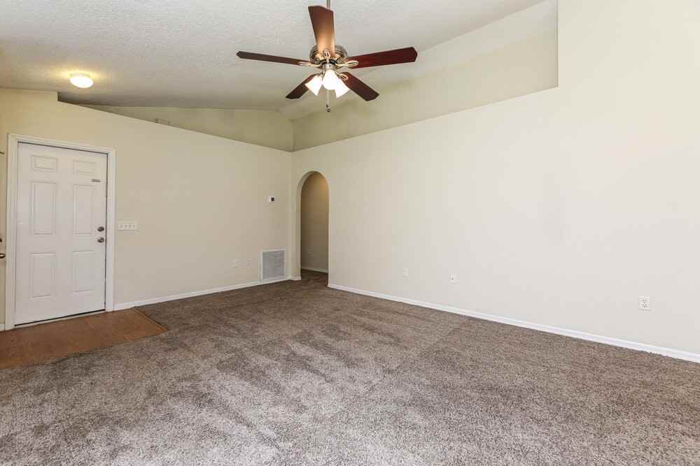 12744 Ashbrook Cir W - Photo 5 of 16