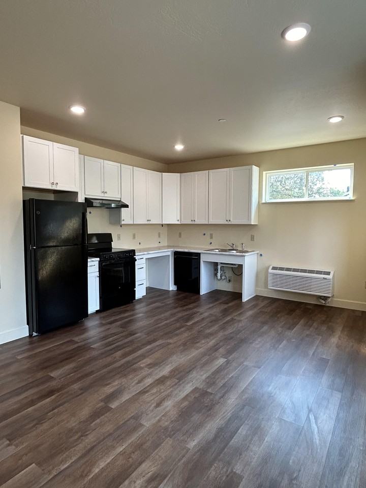 1729 S 14th St W #101 - Photo 2 of 12