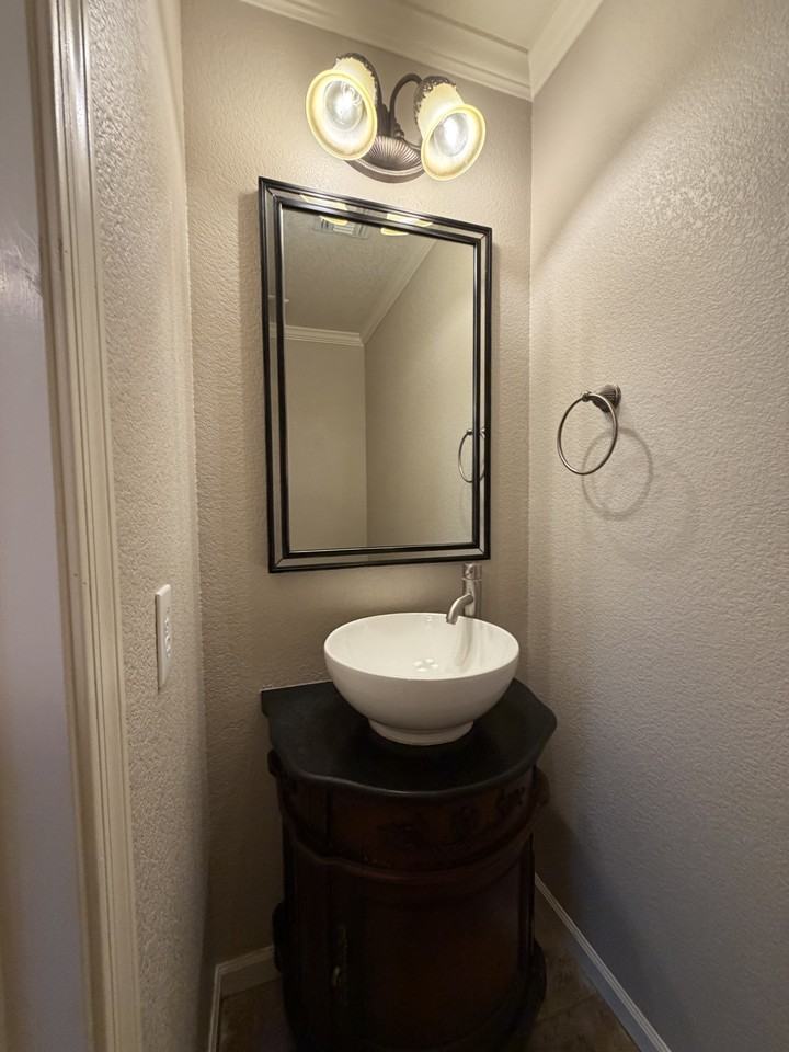 2504 W Hedgehog Pl #NA - Photo 6 of 20