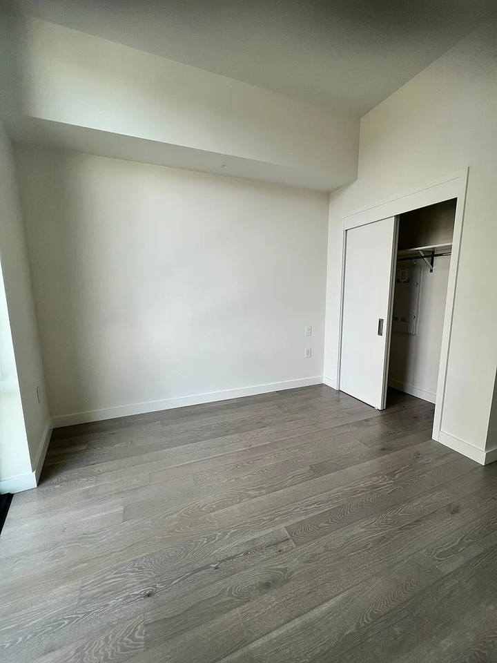 889 103rd Ave Ne #404 - Photo 6 of 18