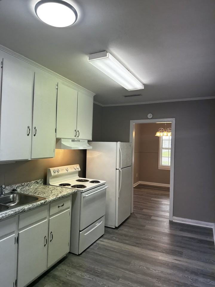 705 Virginia Dr #NA - Photo 2 of 8