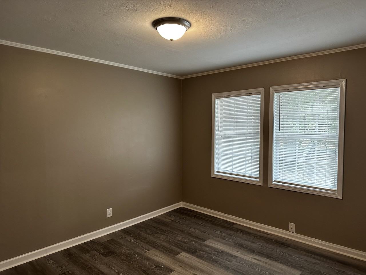 705 Virginia Dr #NA - Photo 4 of 8