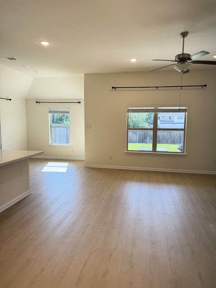 1541 Harrongton Way #NA - Photo 4 of 26