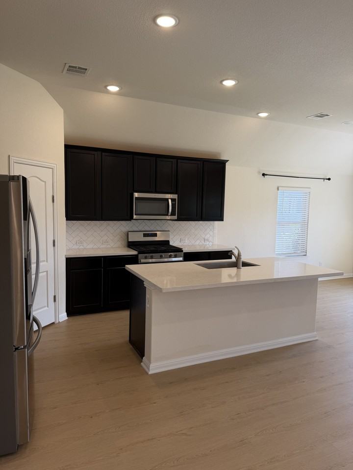 1541 Harrongton Way #NA - Photo 5 of 26
