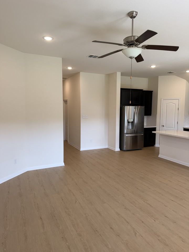 1541 Harrongton Way #NA - Photo 6 of 26