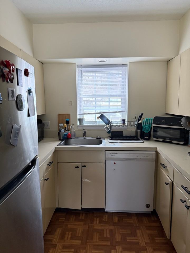 124 Lake Shore Rd #2 - Photo 5 of 17