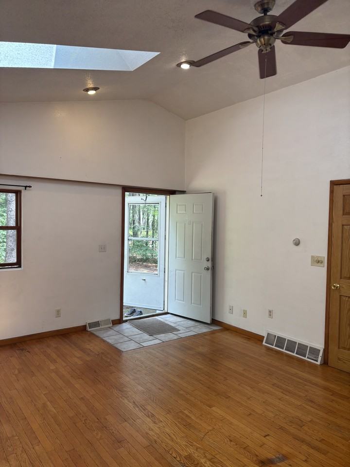 443 2 Mile Avenue #B - Photo 2 of 8