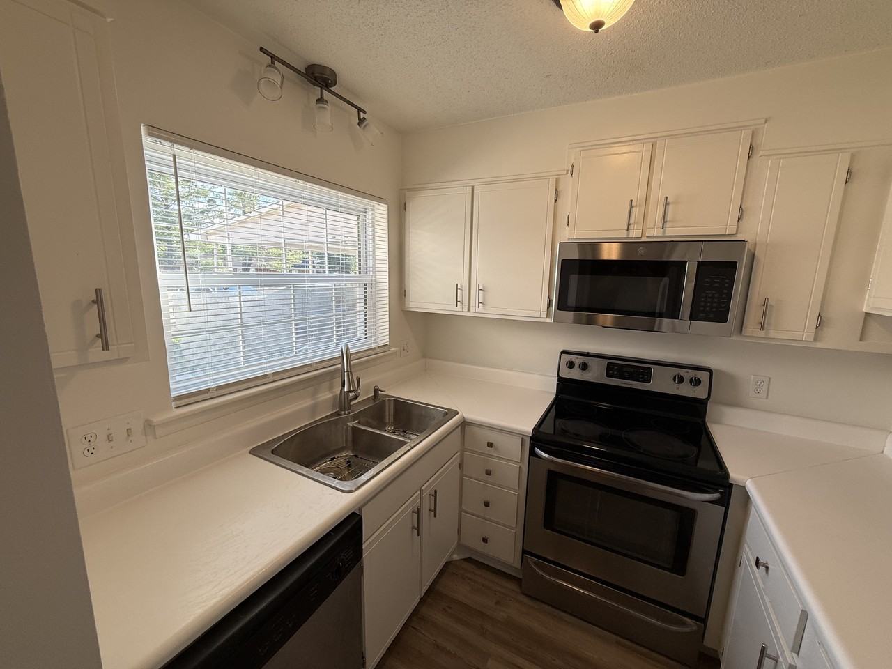 2235 Shadow Valley Rd #E - Photo 2 of 15