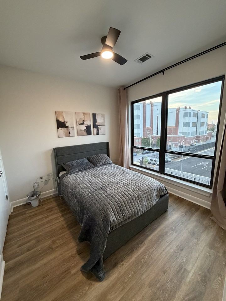 411 W Washington St #1 - Photo 3 of 14