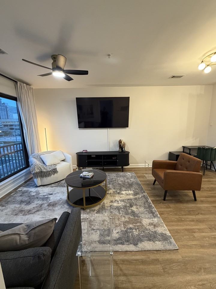 411 W Washington St #1 - Photo 6 of 14