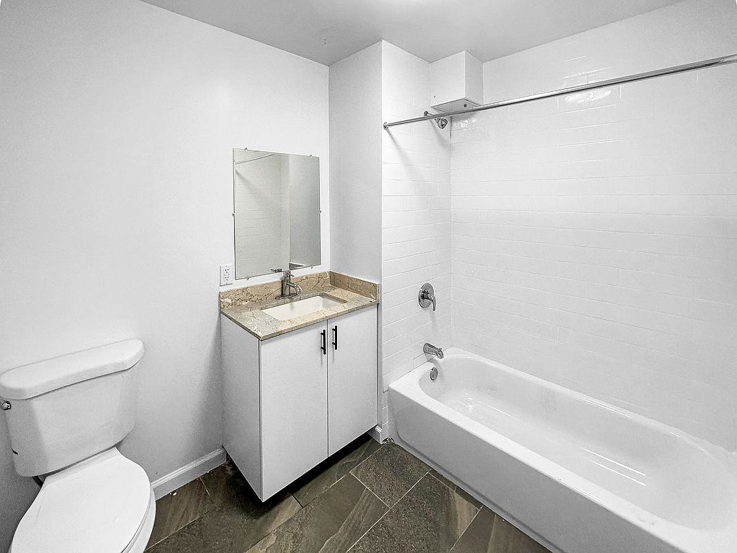 3168 Villa Ave #2C - Photo 3 of 6