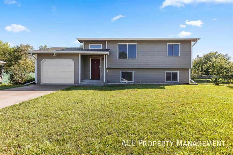 3171 Obrien St - Photo 2 of 14