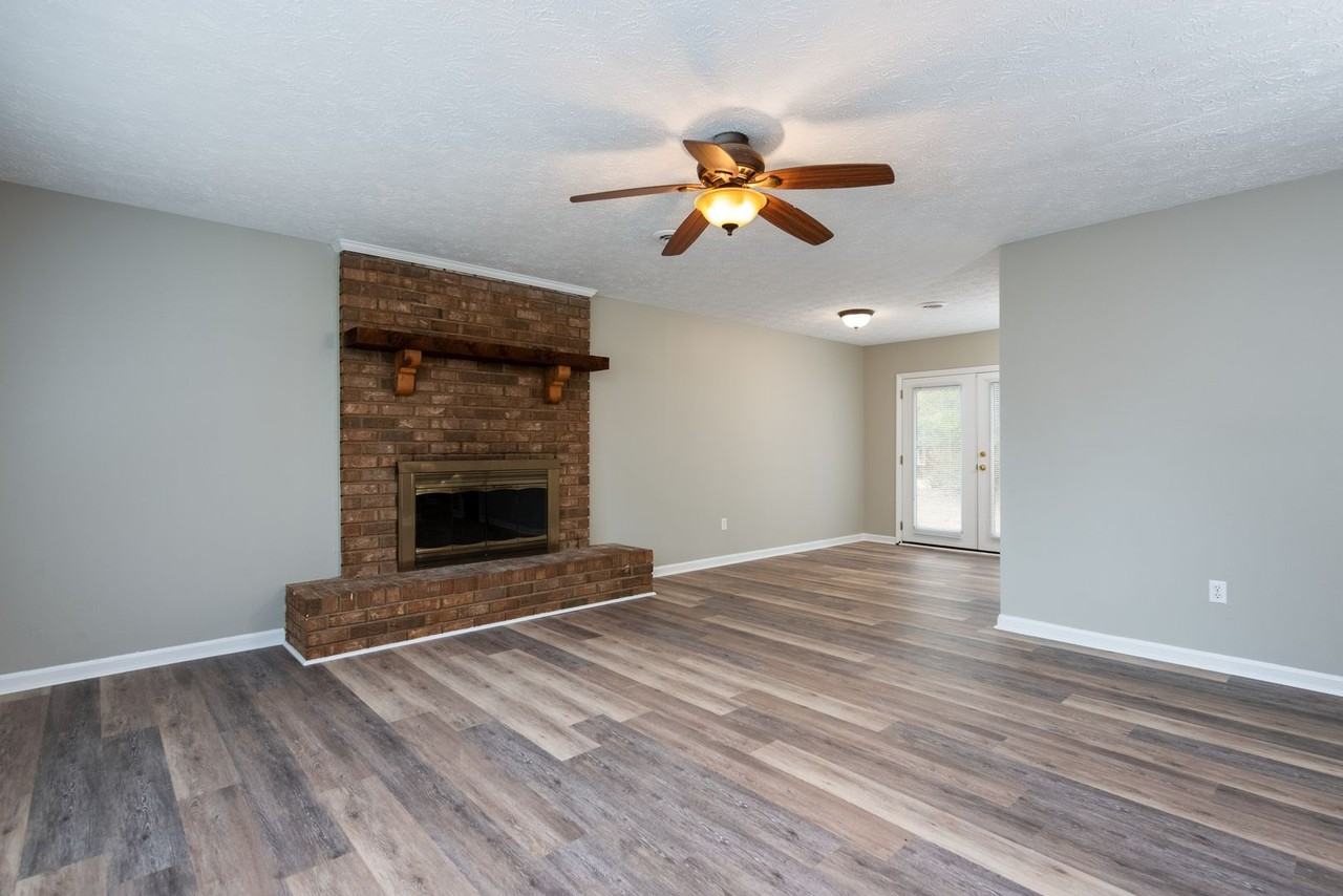 196 Parkridge Pl - Photo 2 of 11