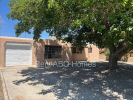 featured image of 2717 Mary Ellen St Ne