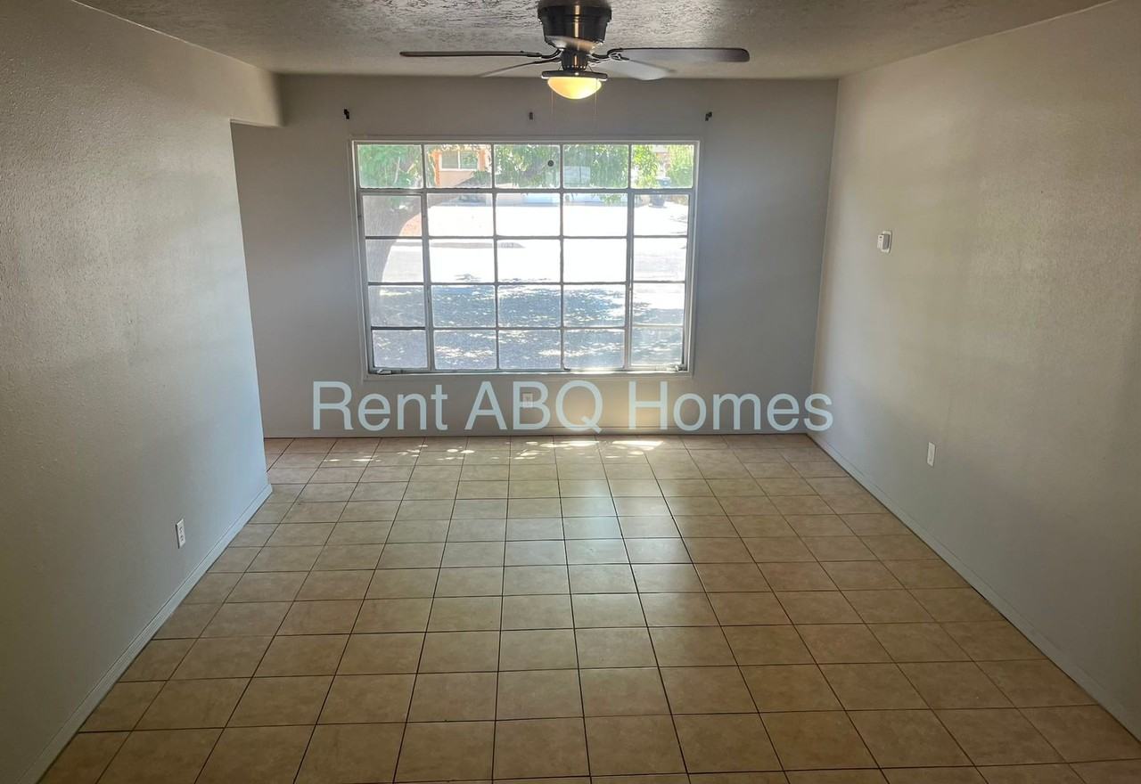 2717 Mary Ellen St Ne - Photo 2 of 6