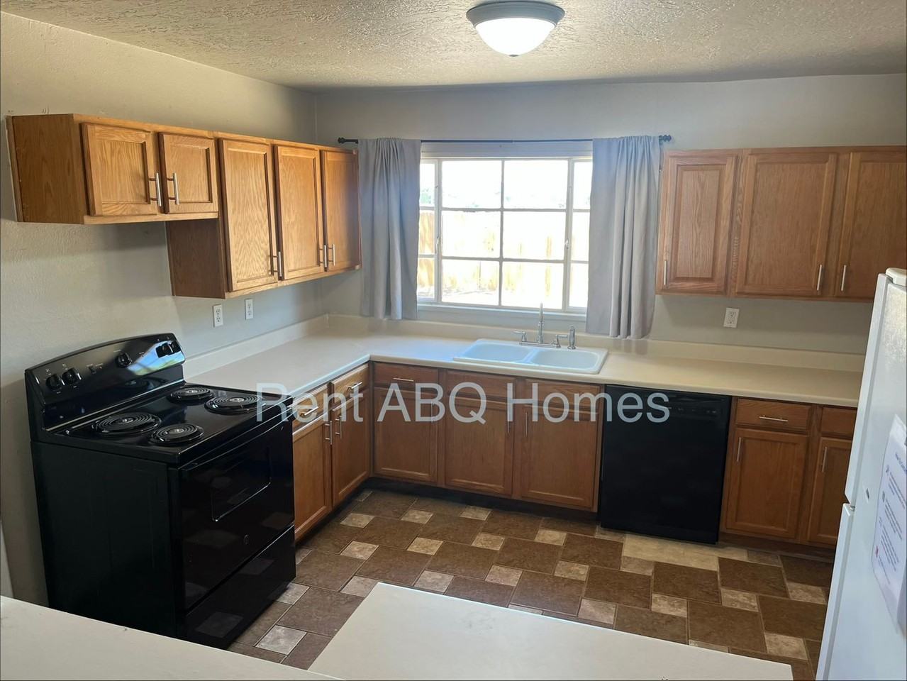 2717 Mary Ellen St Ne - Photo 3 of 6