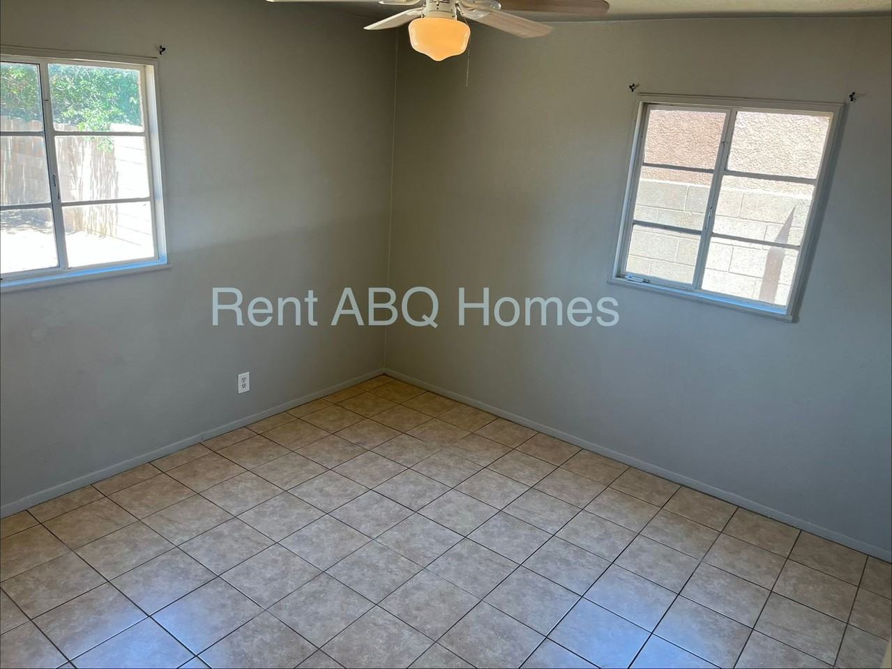 2717 Mary Ellen St Ne - Photo 4 of 6