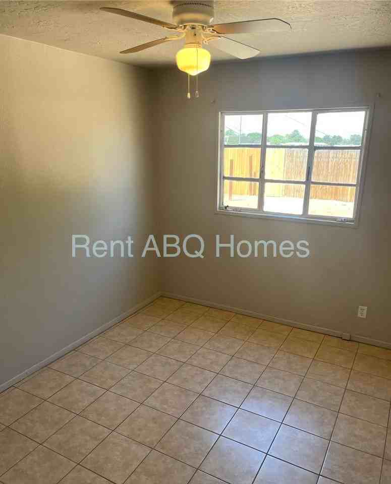 2717 Mary Ellen St Ne - Photo 5 of 6