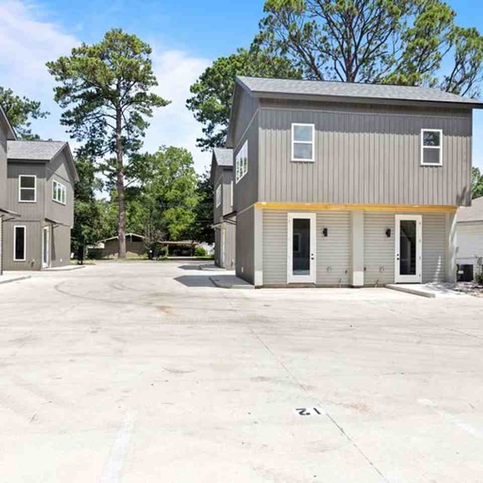 305 Ella St #8 - Photo 4 of 19