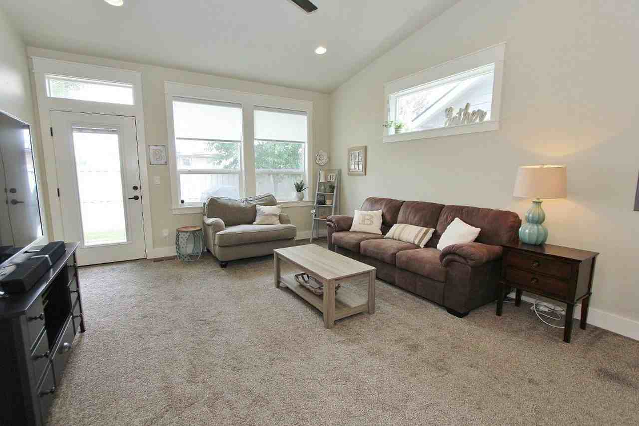 3316 E Girdner Dr - Photo 5 of 28