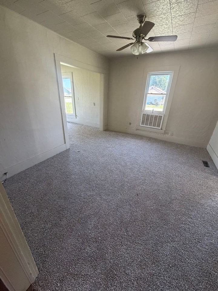 215 N Saint Louis St - Photo 6 of 6