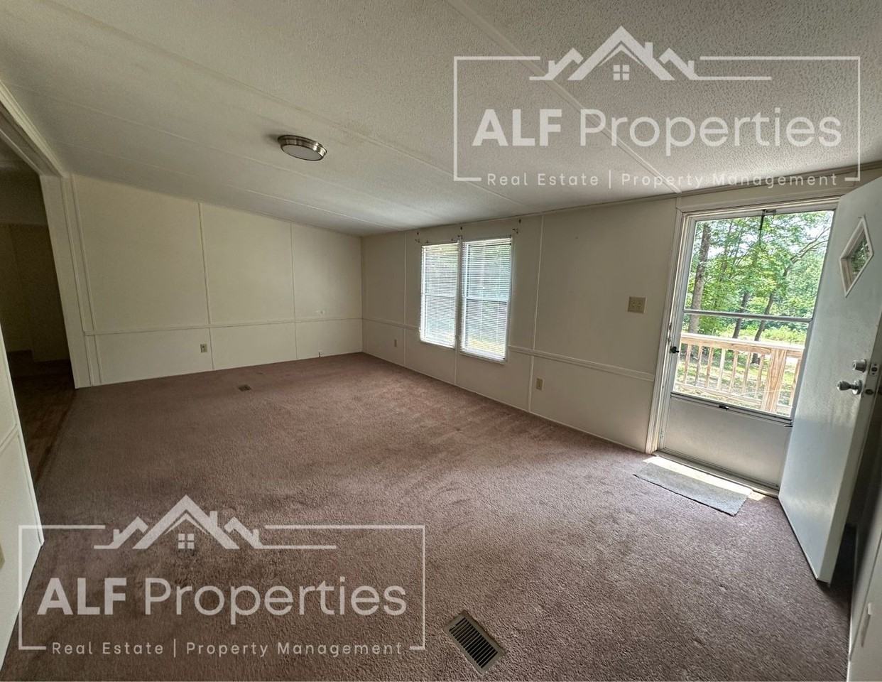 368 Plantation Dr - Photo 3 of 15