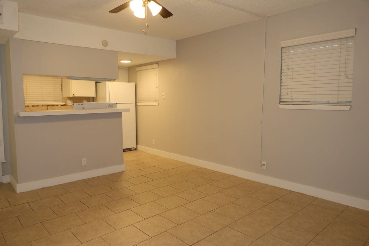 202 E 45th St - Photo 2 of 11