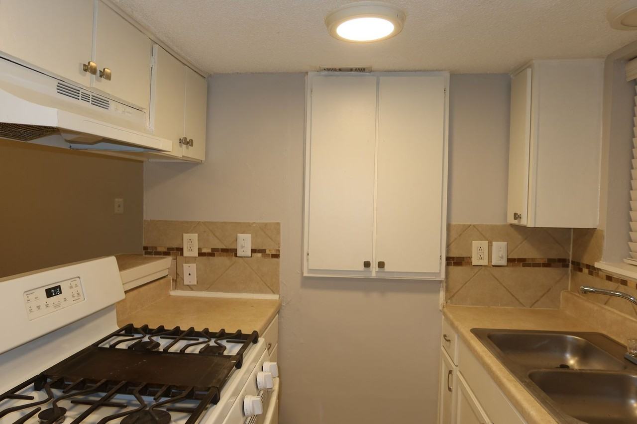 202 E 45th St - Photo 5 of 11